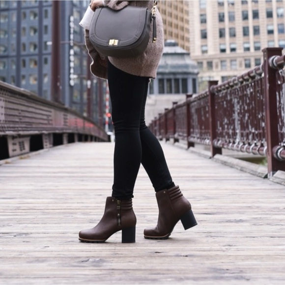 Women’s Sorel Brown Leather Danica Heeled Waterproof Booties Boots size 9.5 - Picture 2 of 11